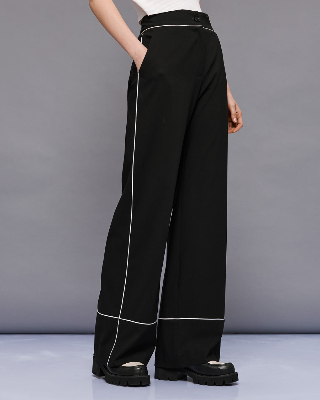 ACCESS Pants with piping details