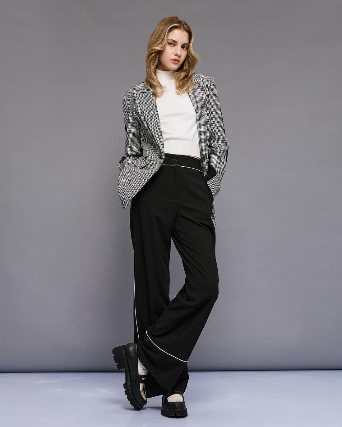 ACCESS Pants with piping details