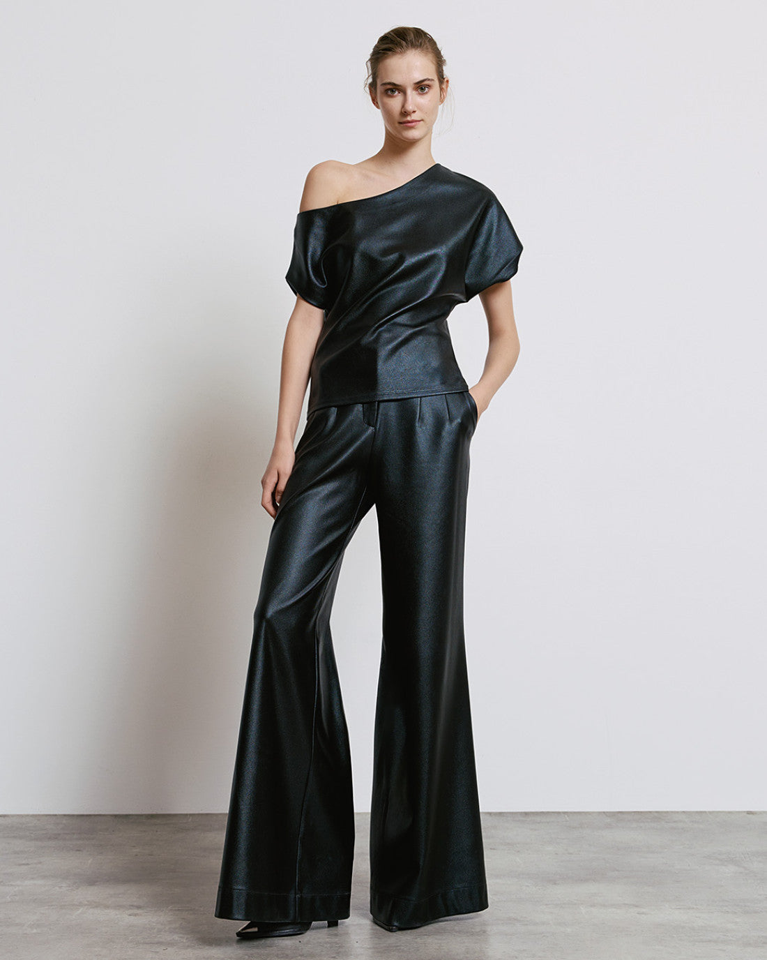 ACCESS Blouse with asymmetric sleeves