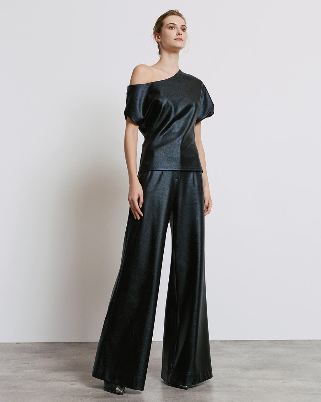 ACCESS Blouse with asymmetric sleeves