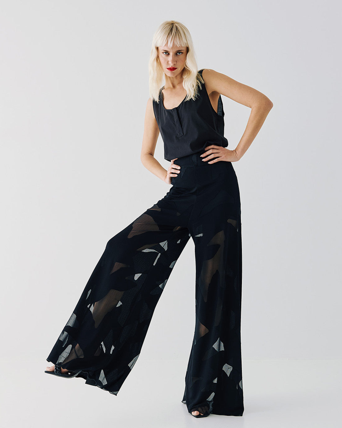ACCESS FASHION Pants with a mesh pattern