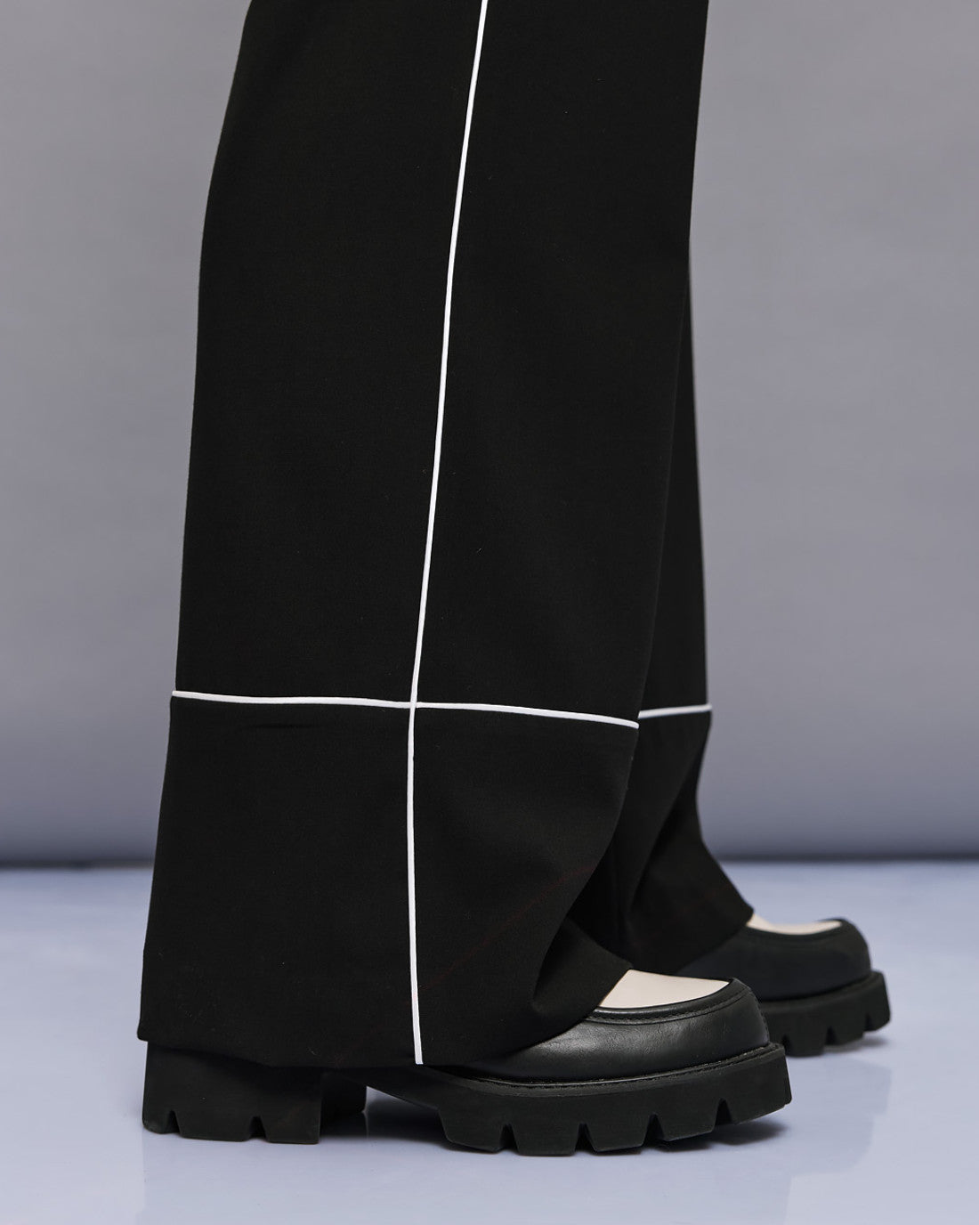 ACCESS Pants with piping details