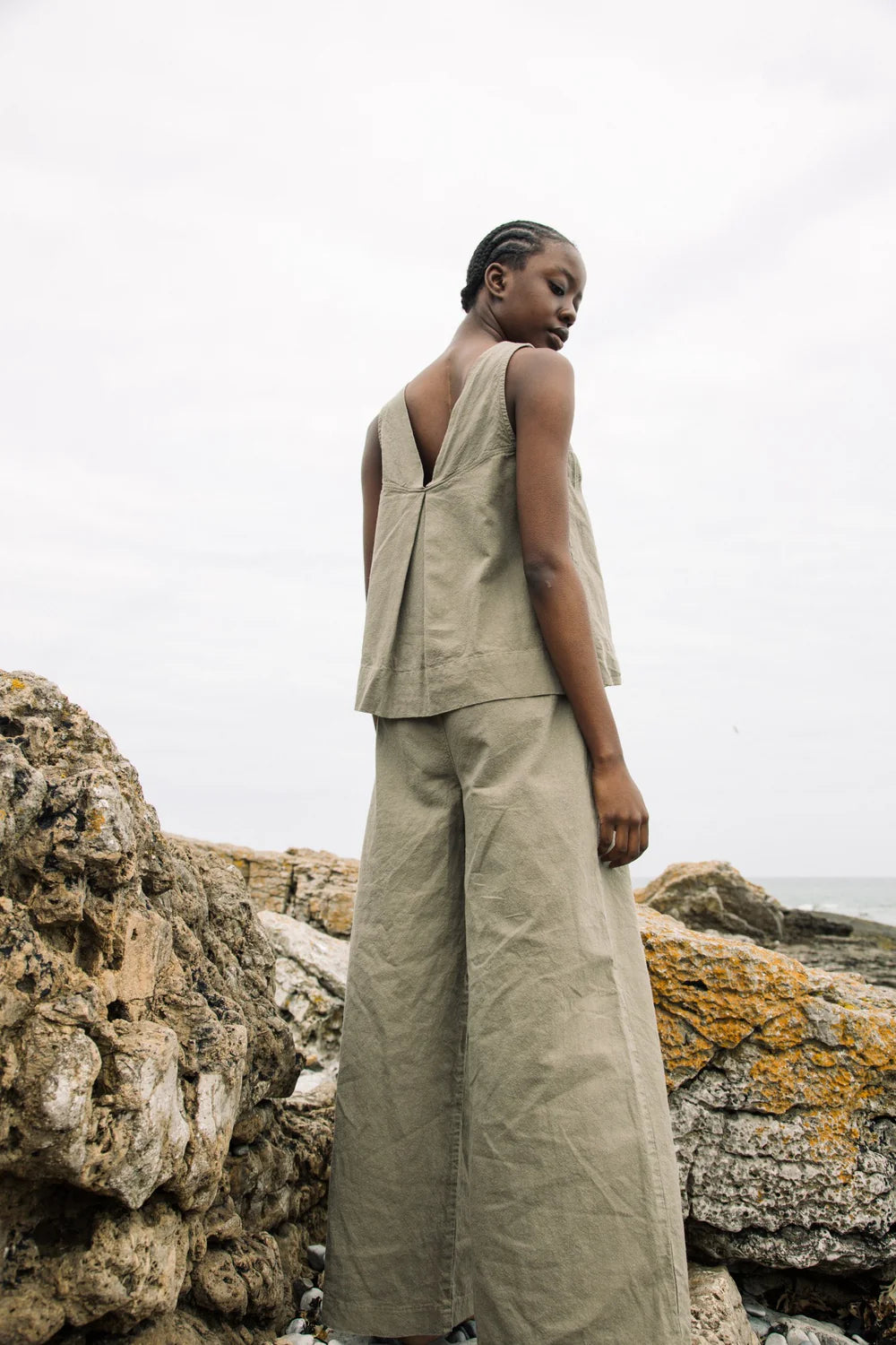 BEAUMONT ORGANIC Effi Cotton Linen Vest in Khaki